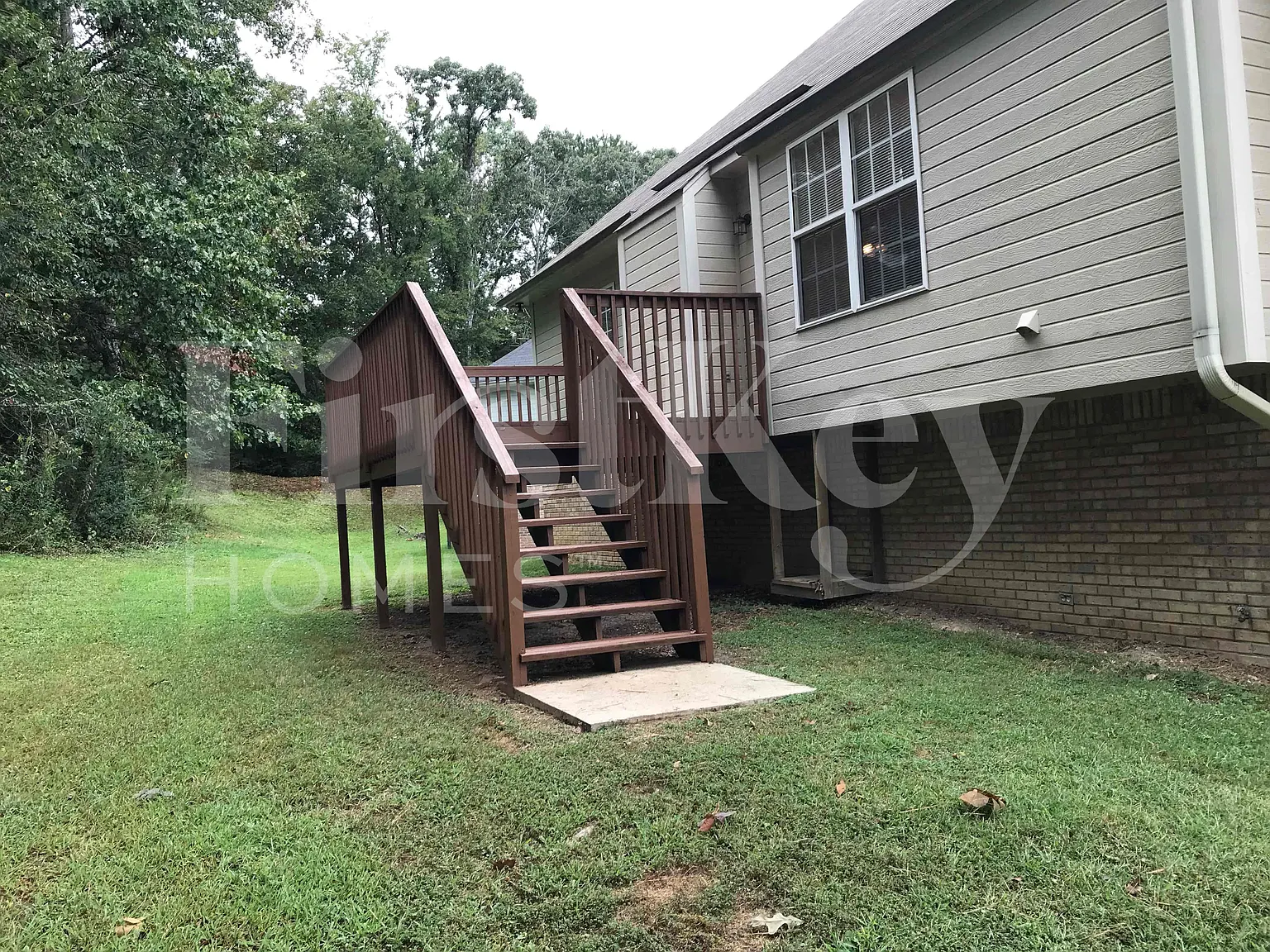 4 bed, 2.0 bath, 1368 sqft, $1,870 — Photo 1