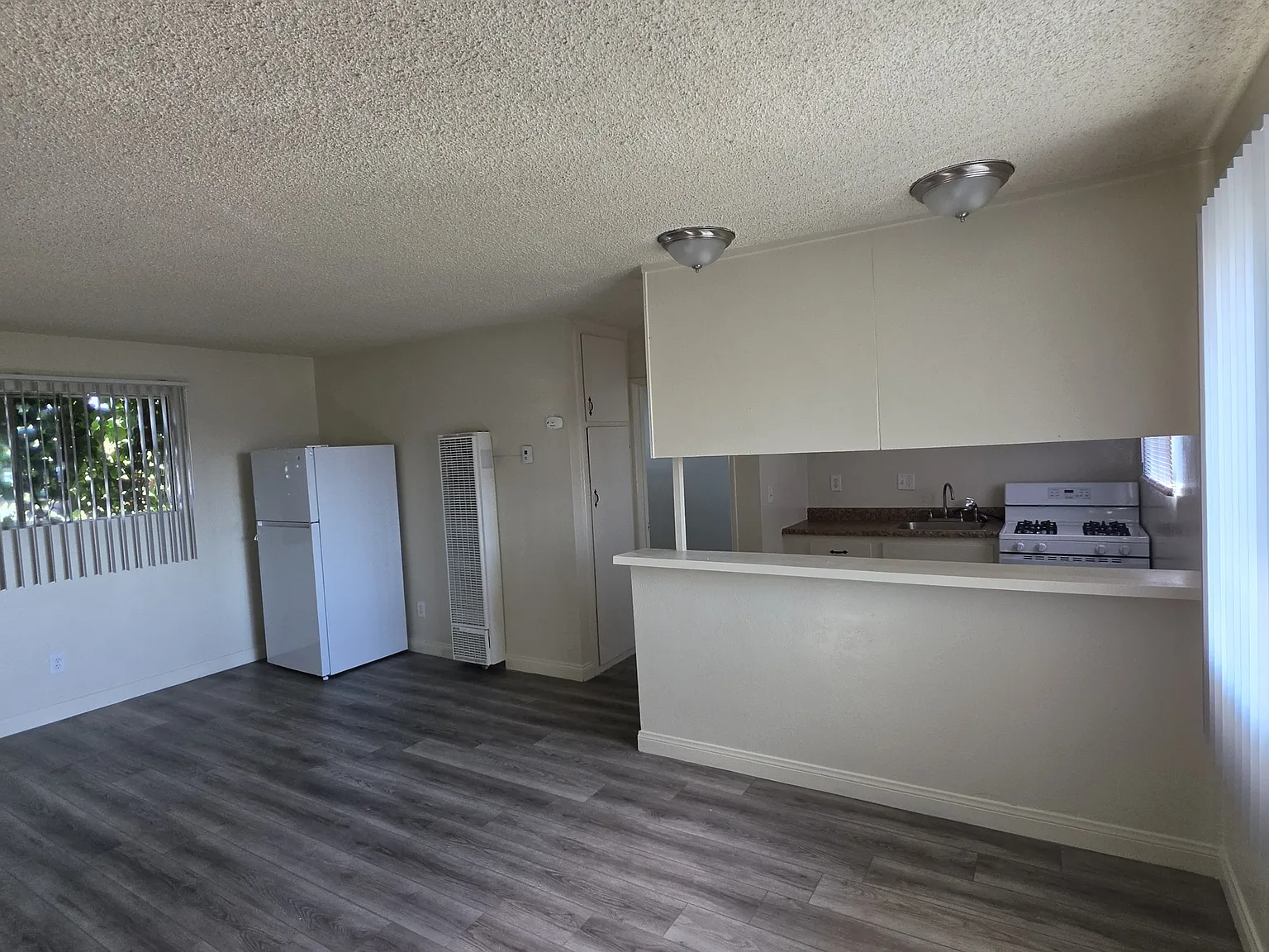 W 21st St, San Bernardino — Photo 2