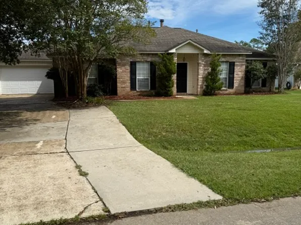 1131 Milan Dr, Mandeville, LA 70448
