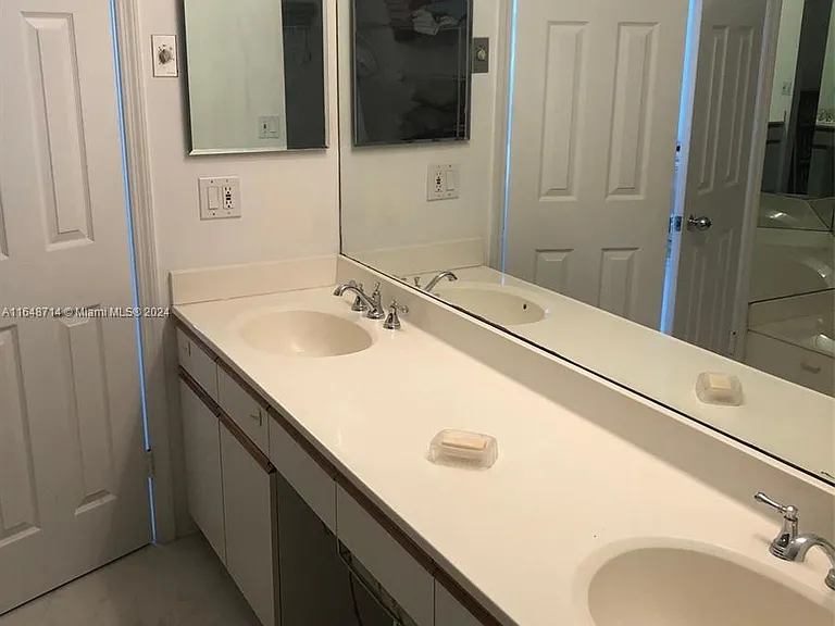 3500 Mystic Pointe Dr #3004 — Photo 7