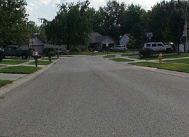1st image of 927 Governor Ln