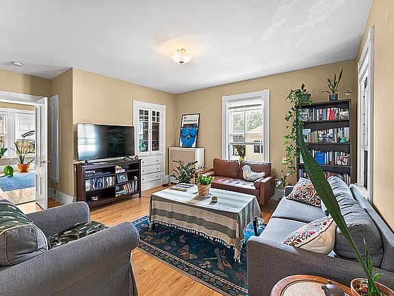 Living Room
-On 1st floor of the unit