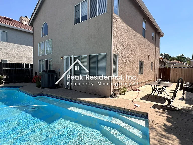 402 Harlow Ct — Photo 31