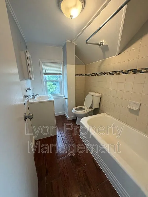 2 bed, 1.0 bath, $1,595 — Photo 4