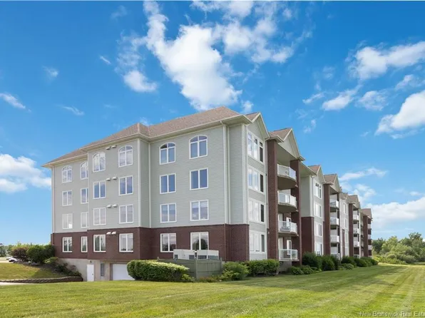 185 Royal Oaks Blvd #208, Moncton, NB E1H 2P7