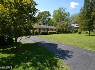 6731 Glenmont St, Falls Church, VA 22042