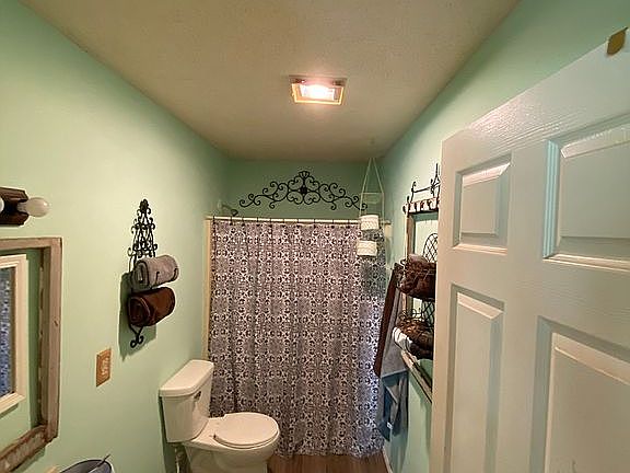 2nd bathroom 