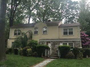 936 Phelps Rd, Teaneck, NJ 07666