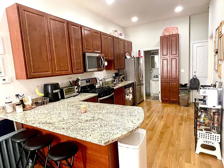 2337 N Janssen Ave #1R — Photo 1