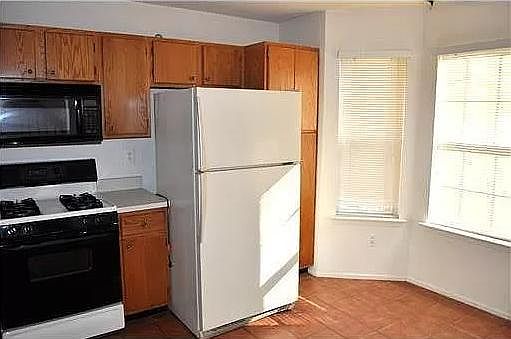 4th image of 1703 Oak Ct