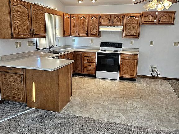 3rd image of 140 Dwyer Ave