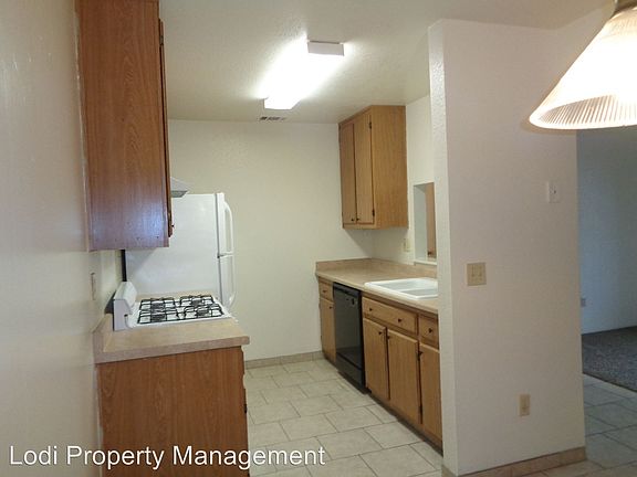 5th image of 511 Almond Dr APT 15