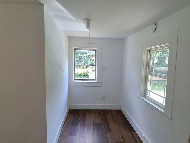 210 E 14th St SW — Photo 14