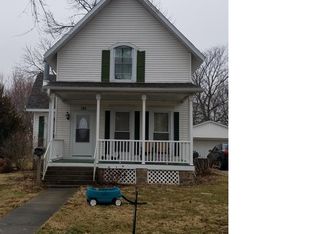 121 N Carr St, White Hall, IL 62092