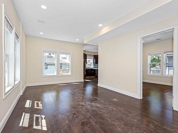 3rd image of 76 Stanley Ave #72