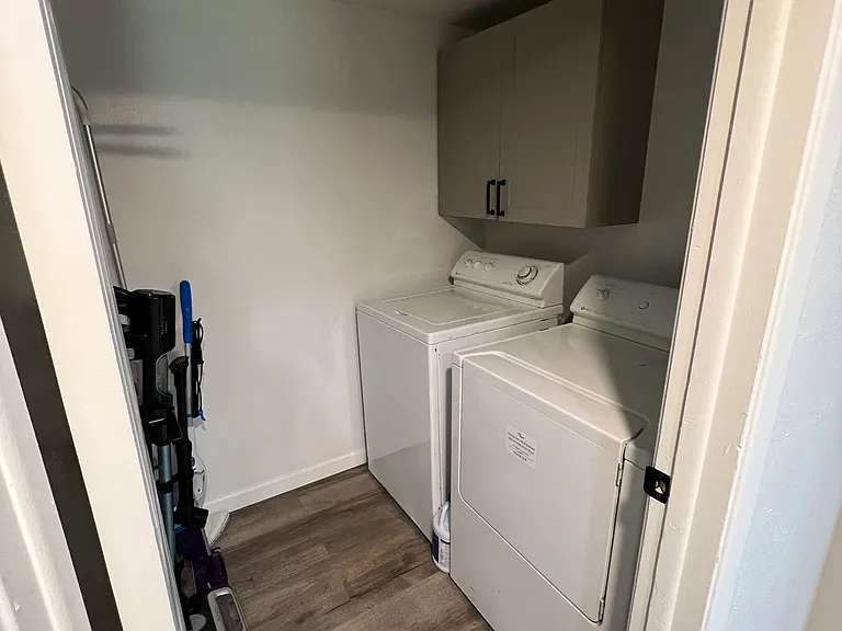 E Temple Dr — Photo 12