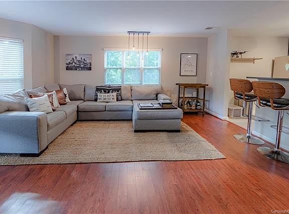 2nd image of 509 Graham St #2A
