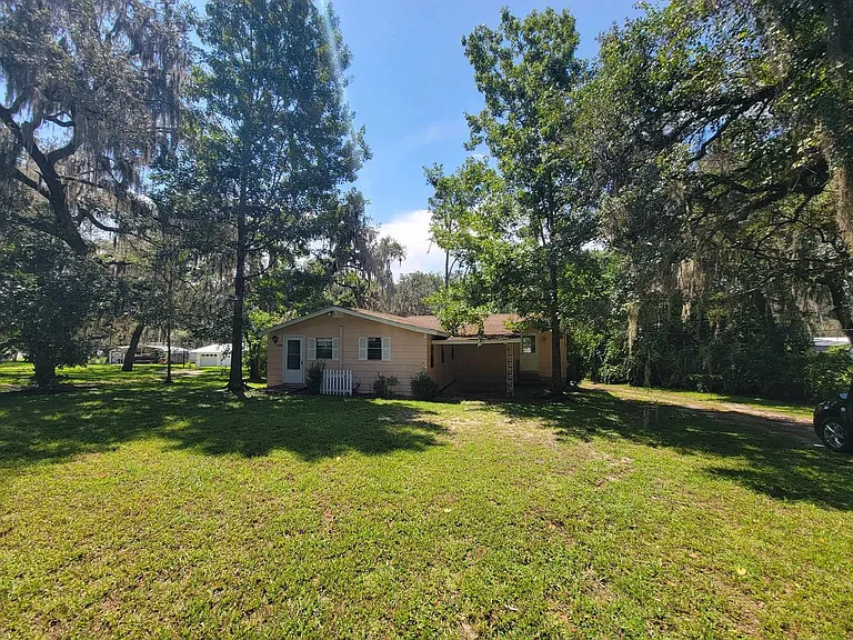 8849 S Lakeshore Dr — Photo 1