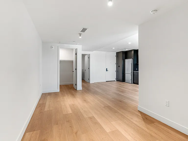 Venue Residences — Photo 58
