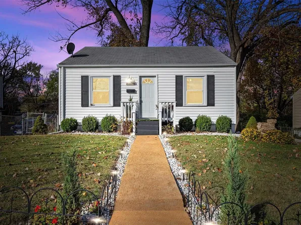 3555 Saint Christopher Ln, Saint Ann, MO 63074