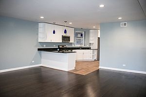 4th image of 203 N Leamington Ave