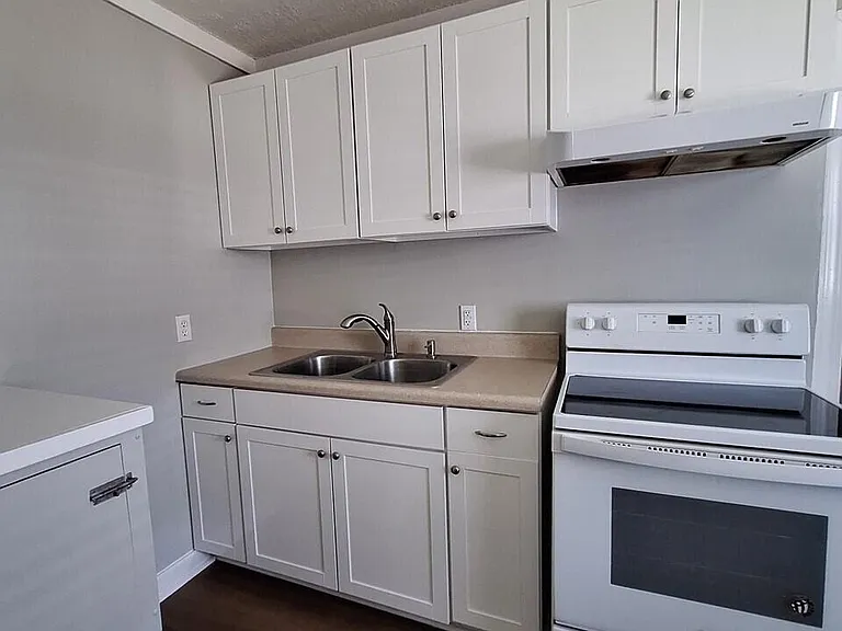 608 Hudson St #A — Photo 6