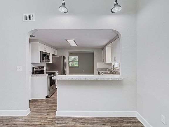 5th image of 2309 Lees Ct