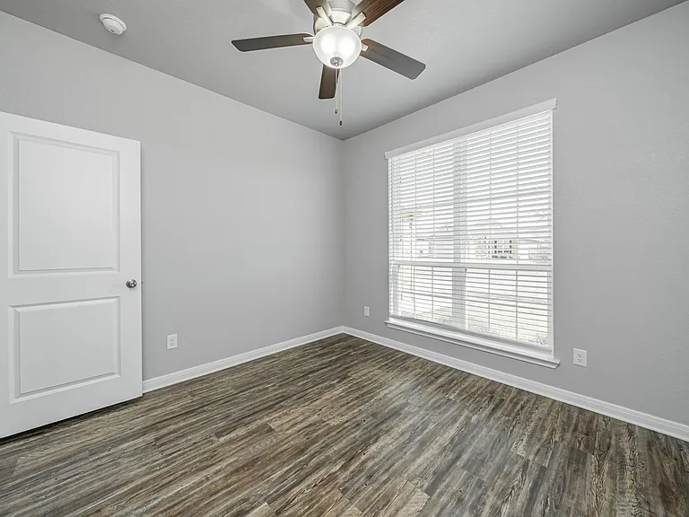 8227 Blue Field Dr — Photo 32