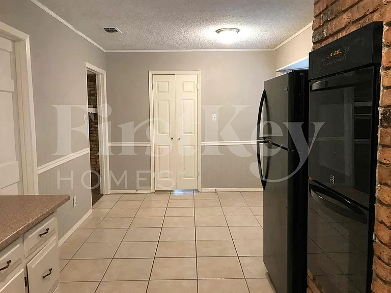 2710 Peachtree Ln — Photo 19