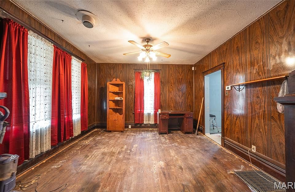 7th image of 2446 Charlack Ave