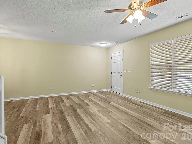 148 Mangum Cir — Photo 6