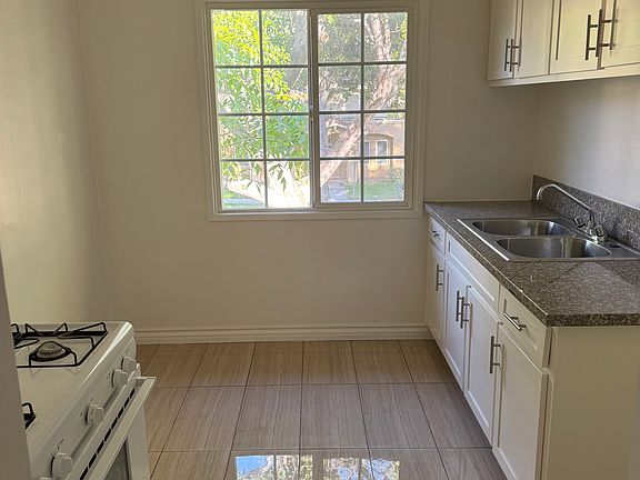 3rd image of 101 N Craig Ave APT 4