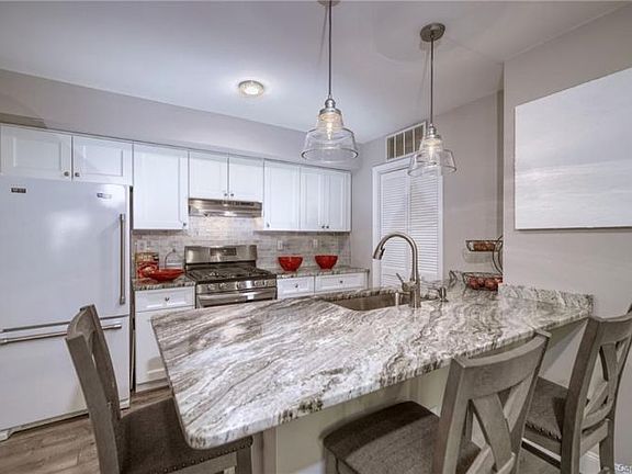5th image of 454 E Crooked Hill Rd #454