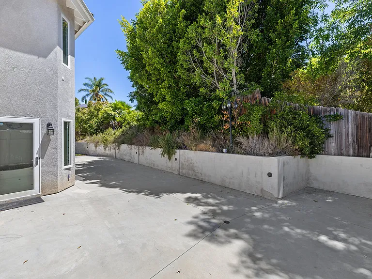 526 Houston Dr — Photo 28
