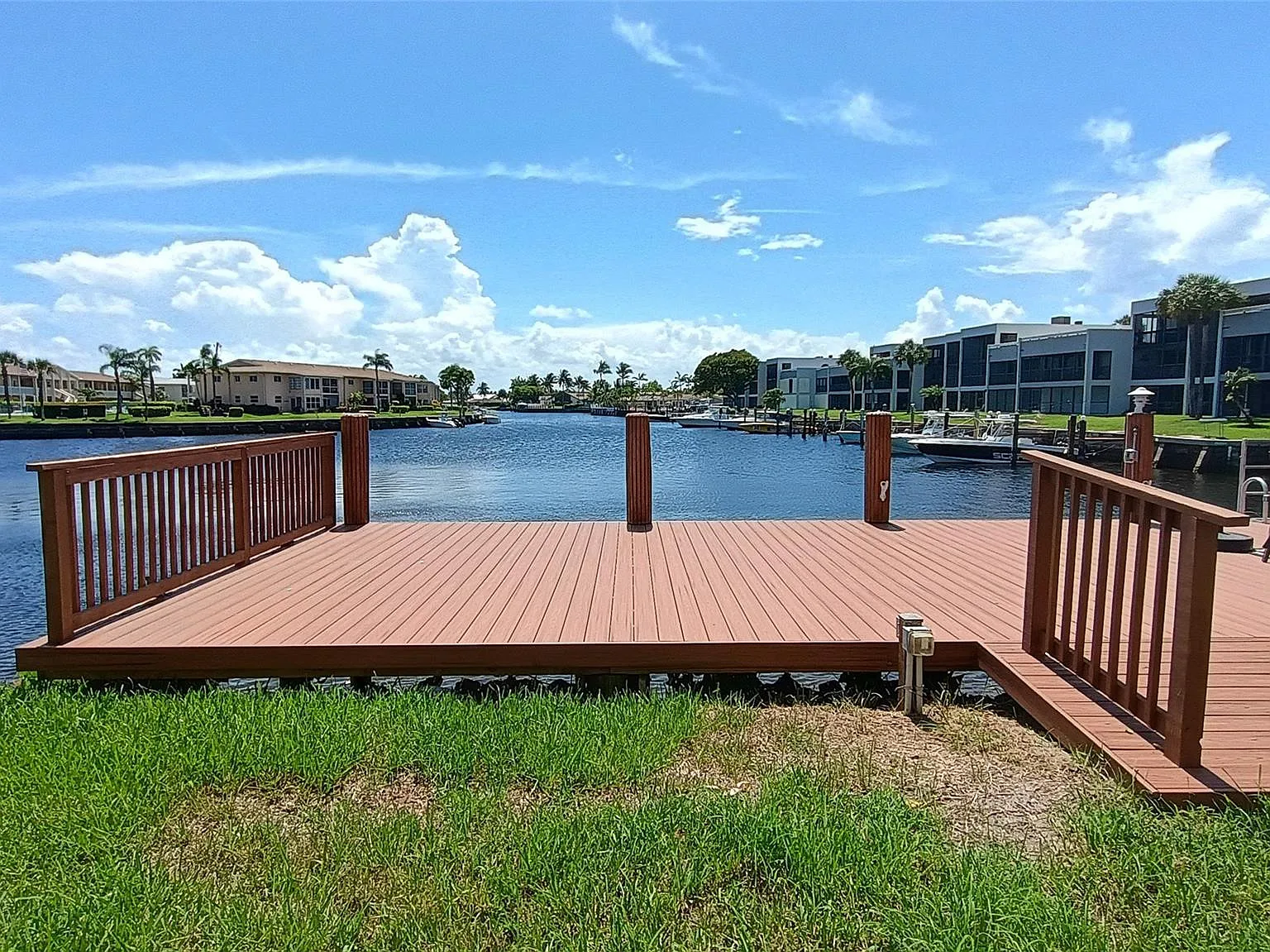 2 bed, 2.0 bath, 1035 sqft, $2,200 — Photo 2