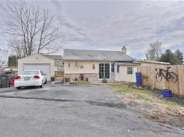 5761 Chestnut St, Zionsville, PA 18092