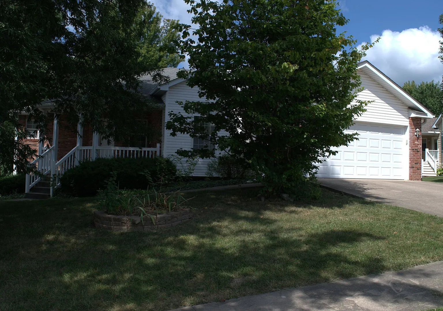 Large 3 Bed 2 Bath House In SW Como! — Photo 3