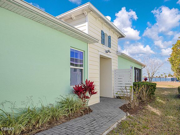 4th image of 233 Island Breeze Ave