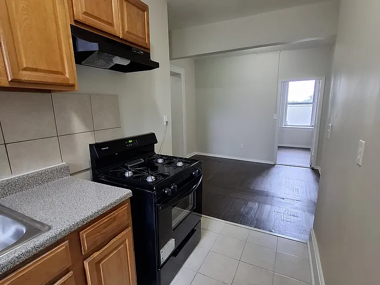 220 Roseville Ave #304 — Photo 1
