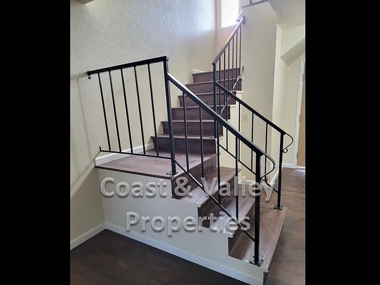 980 Memorial Dr — Photo 5