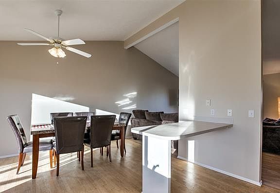 Nook plus Dining Area, Ceiling Fan!