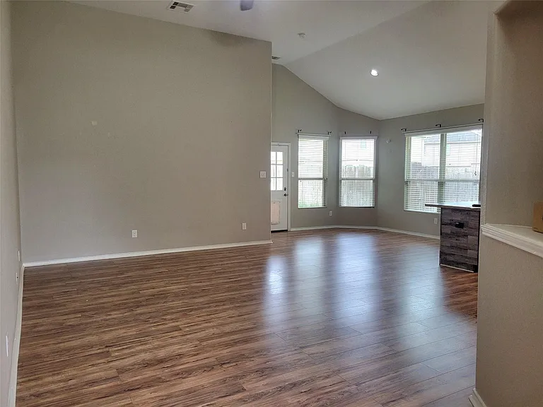 5426 Floral Valley Ln — Photo 4