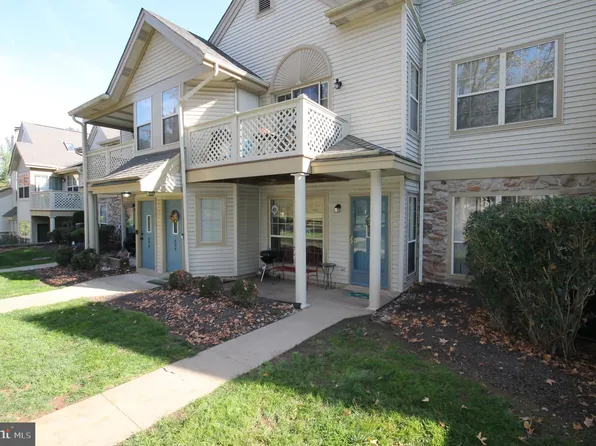 603 Foxcroft Cir #603, Royersford, PA 19468