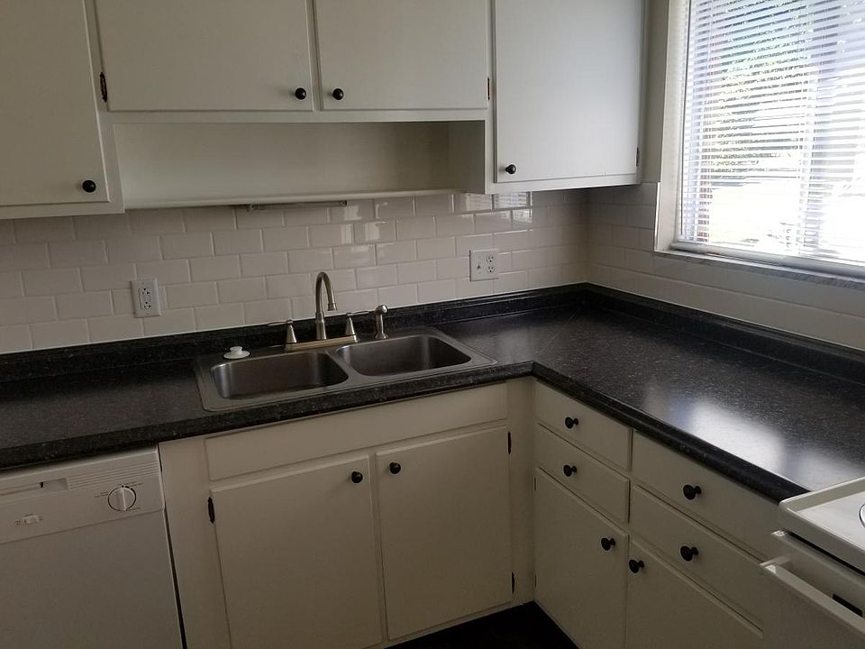 1st image of 4928 Arbor Village Dr