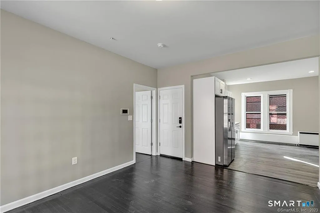 2 bed, 1.0 bath, 842 sqft, $1,499 — Photo 2