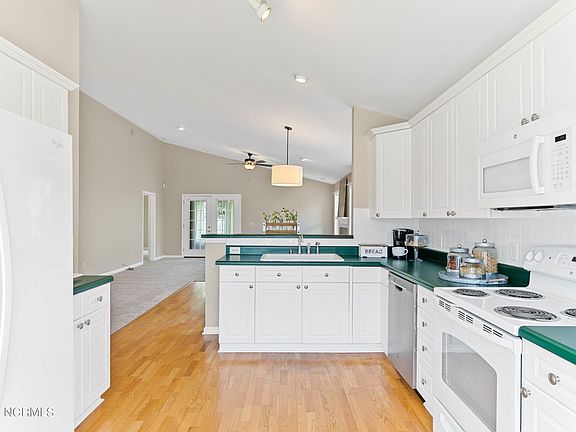 4th image of 5013 Coronado Dr