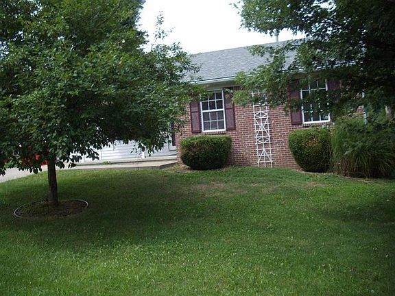 3rd image of 420 Green Fields Ln