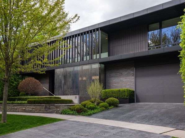 11 Thornwood Rd #C09, Toronto, ON M4W 2R8