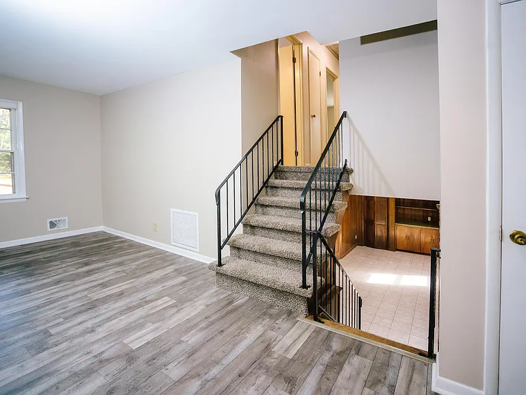1301 Normandy Rd — Photo 10