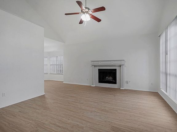 4th image of 1215 Hidden Oaks Dr